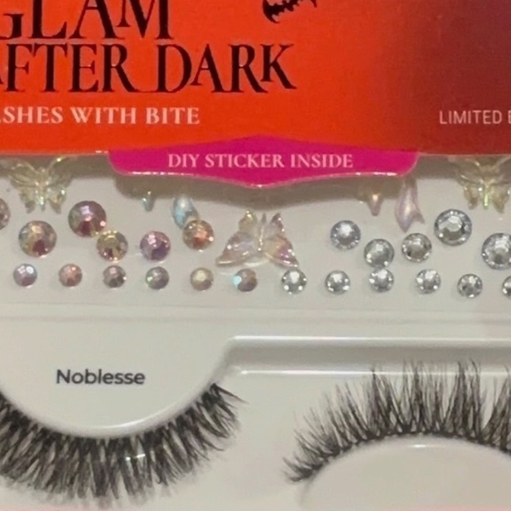 KISS Glam After Dark Limited Edition Noblesse False Eyelashes & DIY Stickers Kit - Picture 3 of 3